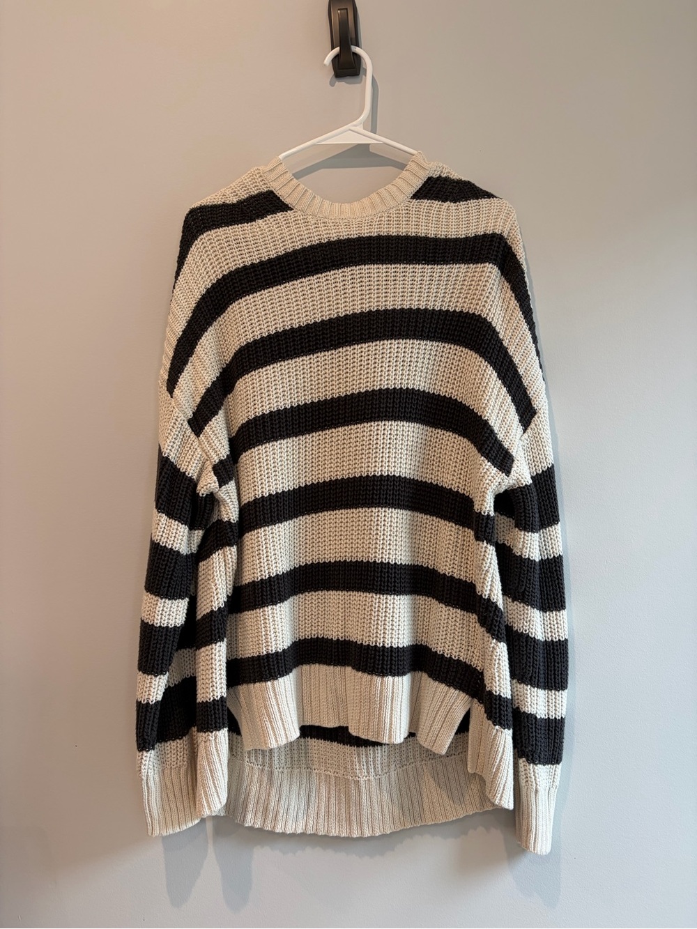 American Eagle Outfitters Black and Cream Striped Crewneck oversized Sweater